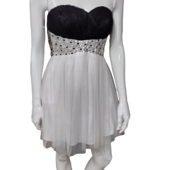 B DARLIN Womens Lined Sleeveless Strapless Full-Length Formal Peplum Dress